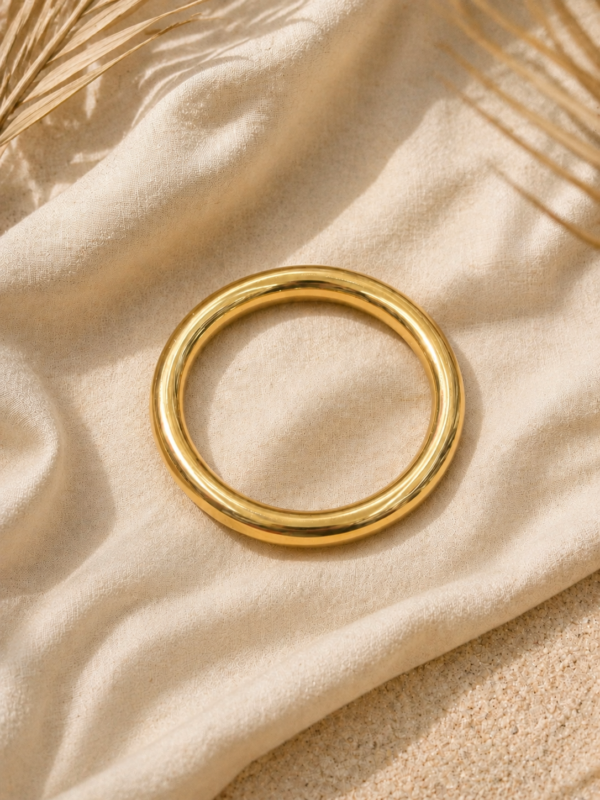 Alternative view of Pulseras Doradas